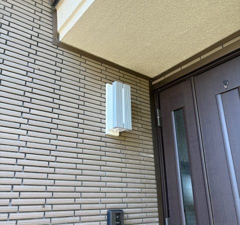 玄関外センサーライト入替施工事例